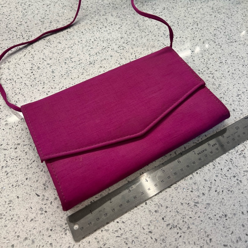 Fun pink dressy bag. Shoulder or clutch. It was my Mom’s. Only used a few times.